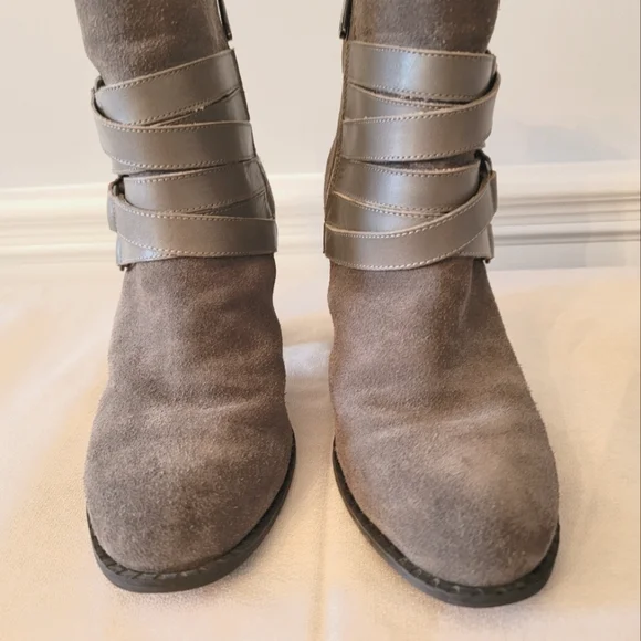 Adrienne Vittadini Boots - Picture 2 of 8